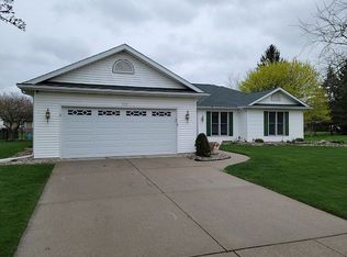 739 Country Ln, Frankenmuth, MI 48734