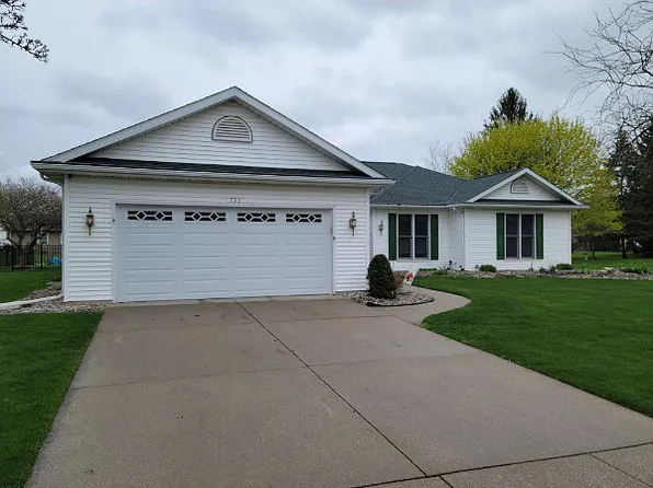 739 Country Ln, Frankenmuth, MI 48734