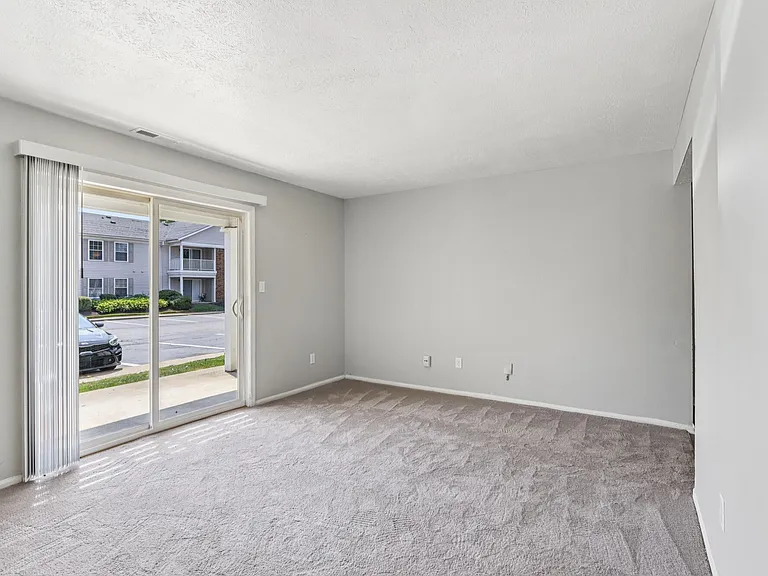 Castleton Manor Apartments — Photo 22