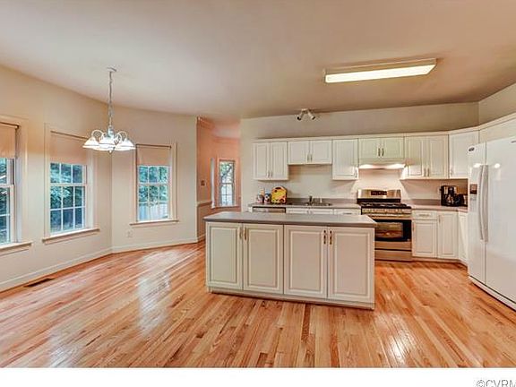 4th image of 9001 Echo Lake Dr