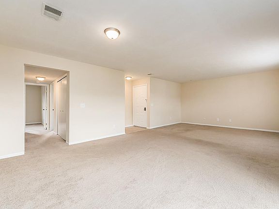 4th image of 2080 Park Run Dr