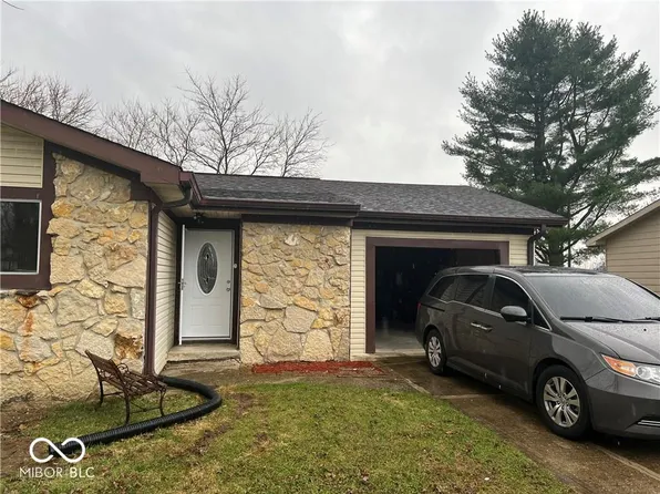 458 Sayre Dr, Greenwood, IN 46143