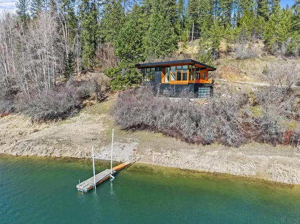 300 Cedar Ln, Newport, WA 99156