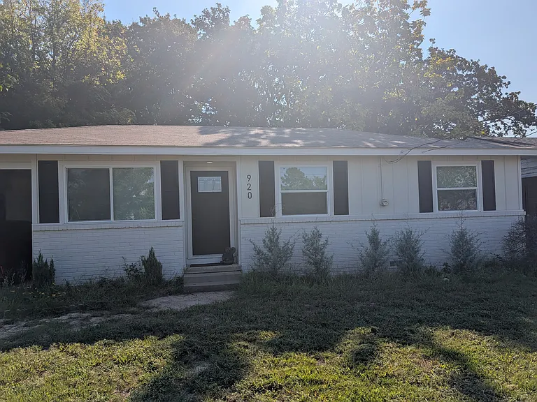 920 S Bennett Ave — Photo 1