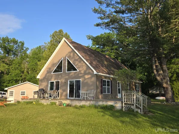 683 Peace Haven St, Gladwin, MI 48624