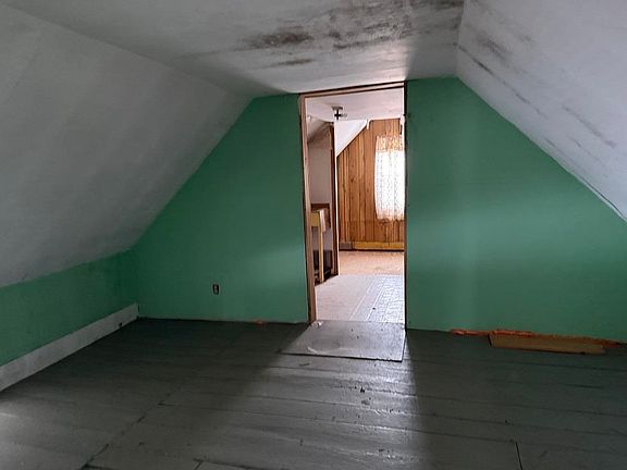 3rd image of 31 Amsden Hollow Road