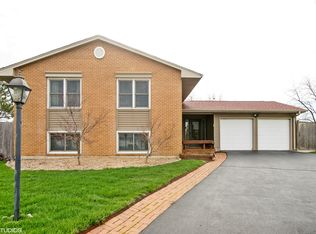 1405 Evans Ct, Elk Grove Village, IL 60007