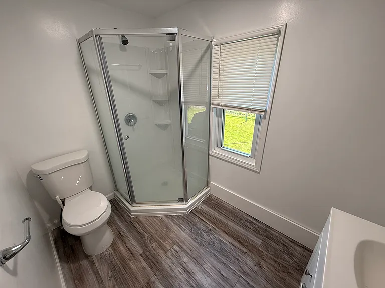 21822 Lakeview St #2 — Photo 8