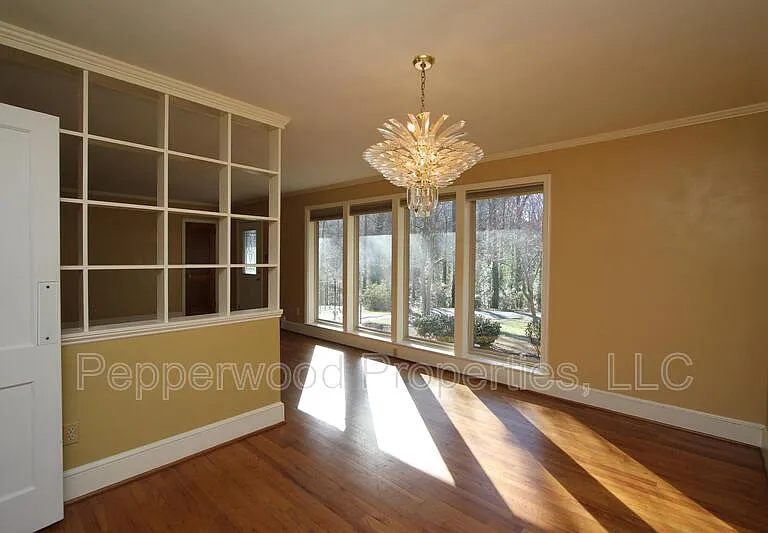 327 N Park Dr — Photo 13