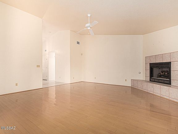 3rd image of 9183 E Elderberry St