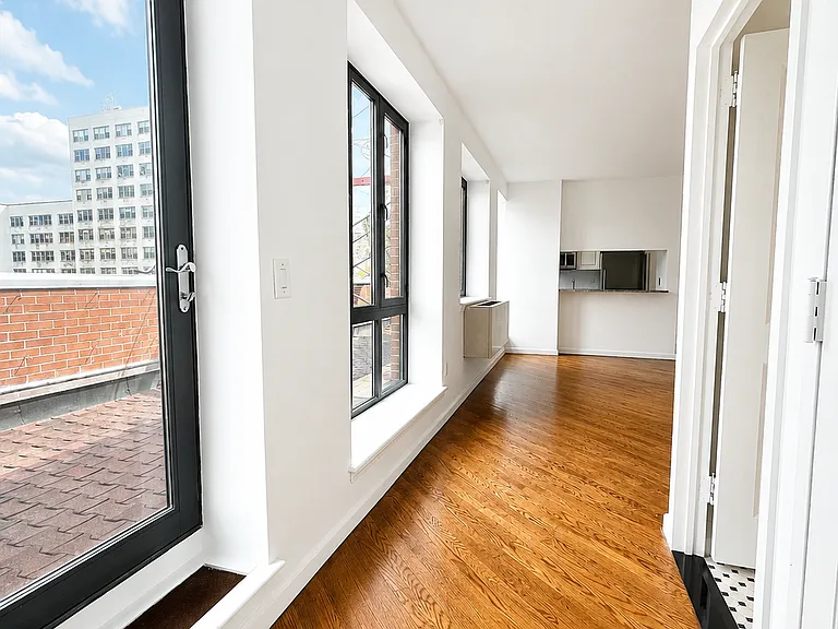401 W 22nd St #PHC — Photo 13