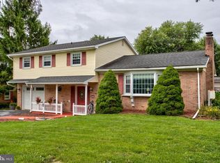 52 Logging Rd, Leola, PA 17540