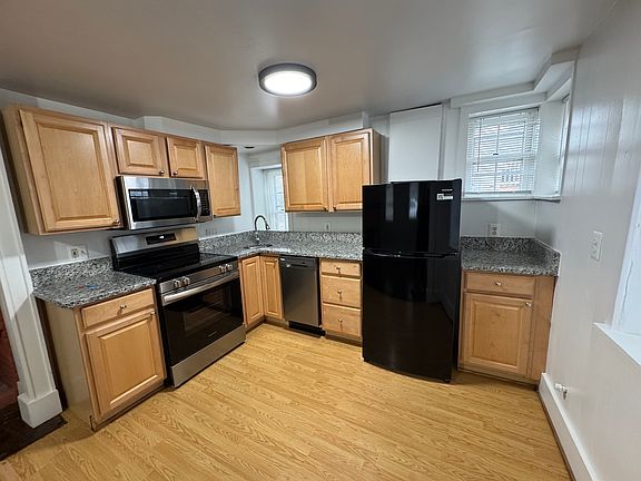 3rd image of 28 Smith St #A
