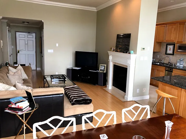 1545 Broadway #302 — Photo 3
