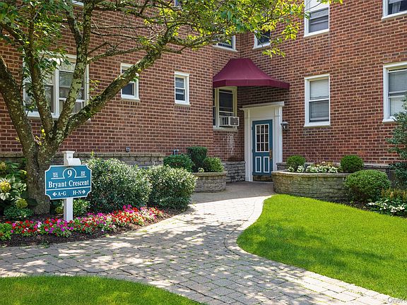 4th image of 9 Bryant Crescent #1J