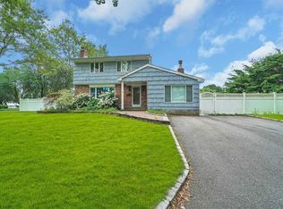 14 Gaston St, Melville, NY 11747