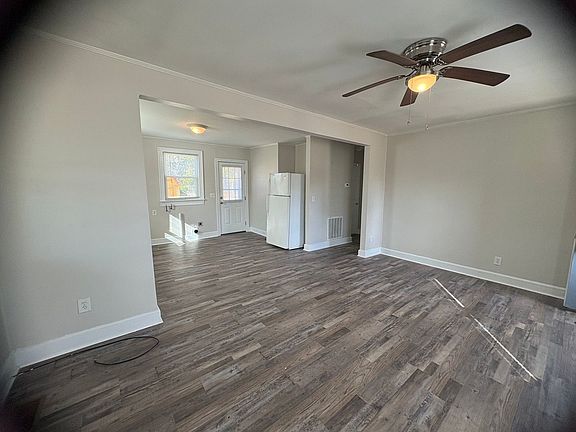 3rd image of 2212 Grace Ave