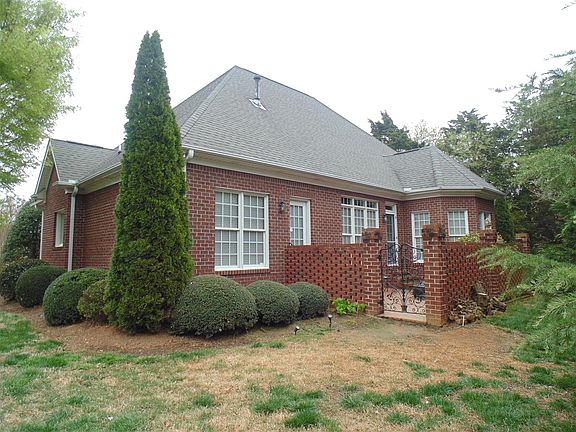 3rd image of 8 Perch Pl