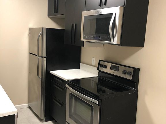 2nd image of 950 Ann St APT 104