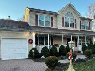 264 Hawkins Ave, Ronkonkoma, NY 11779