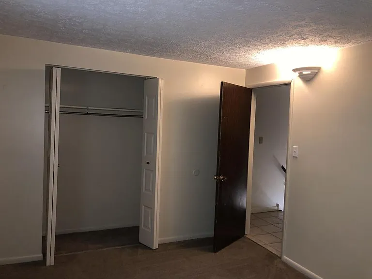 344 E Market St — Photo 15