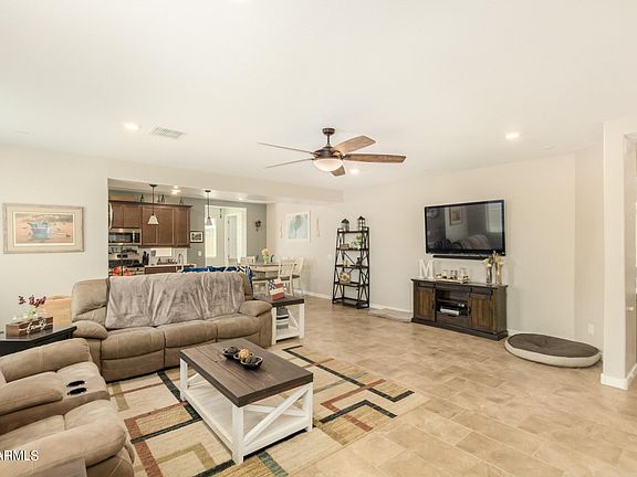 4th image of 393 W Tamarack Dr