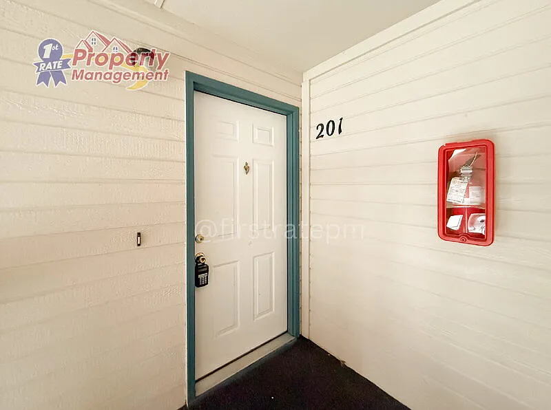 2 bed, 1.0 bath, 943 sqft, $1,295 — Photo 3