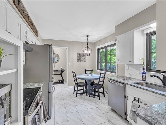 5th image of 9420 Connell Dr