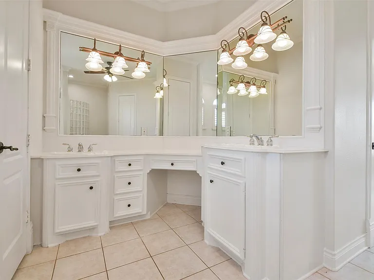 8114 Hideaway Lake Cir — Photo 23