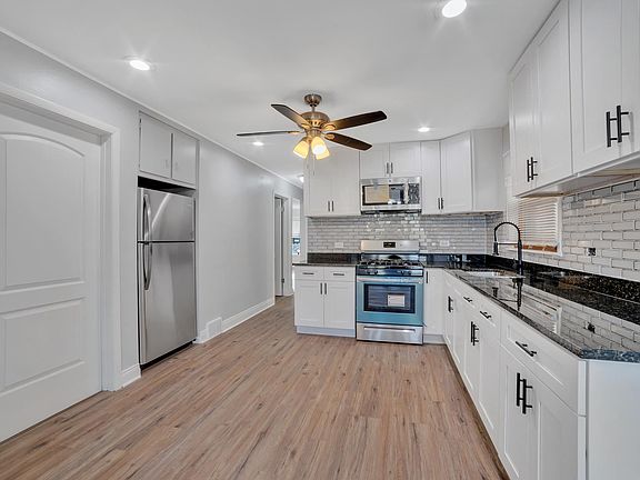 4th image of 13819 S Edbrooke Ave