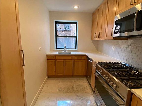 3rd image of 14935 Northern Blvd