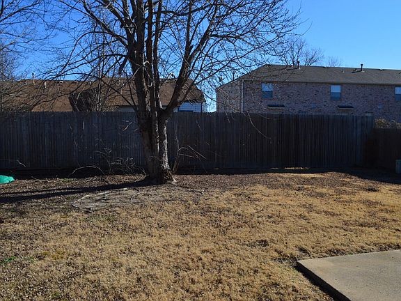 Back Yard - 8' Back Wood Privacy Fence