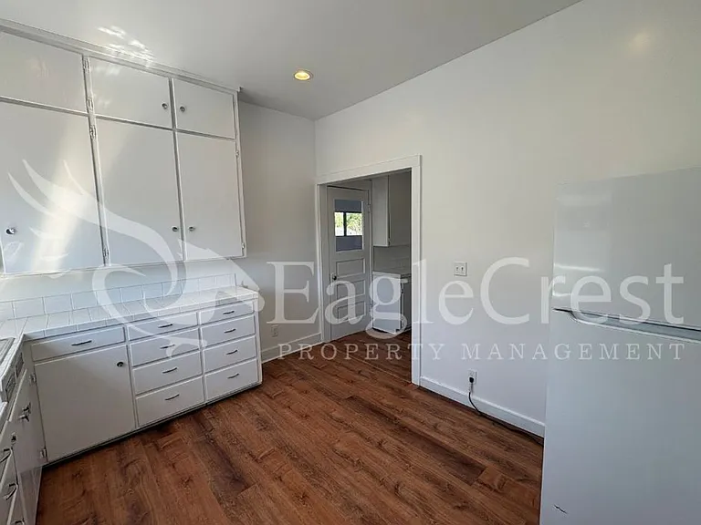 706 S College Ave — Photo 37