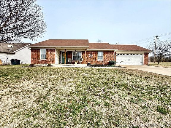 3rd image of 11902 Lewis Drive