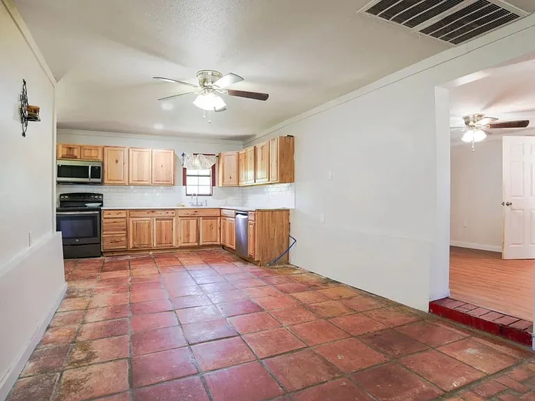 9142 County Road 197 — Photo 38