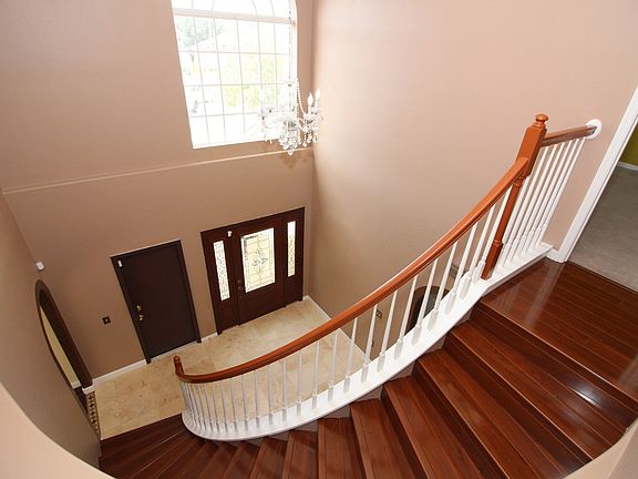 4th image of 16943 Corner Hill Ct