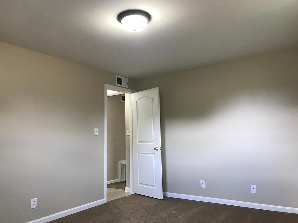 1st image of 264-272 W Locust St #264