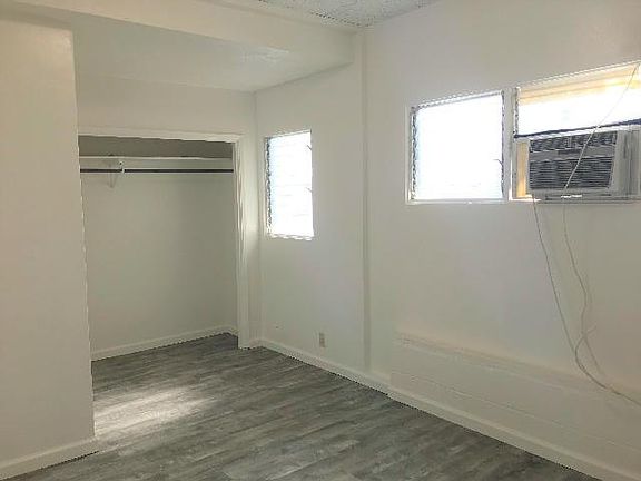 4th image of 3852 Salt Lake Blvd