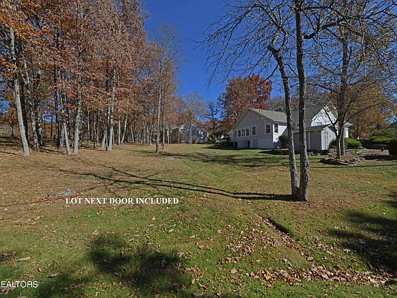 4th image of 10-12 Greenwood Cir