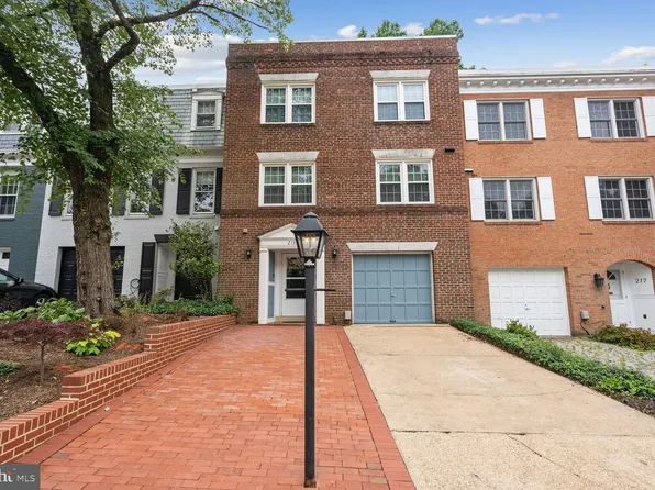 215 James Thurber Ct, Falls Church, VA 22046