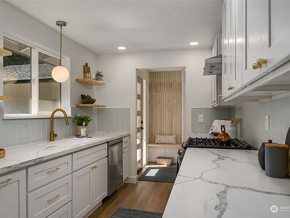 4th image of 8918 107th Street SW