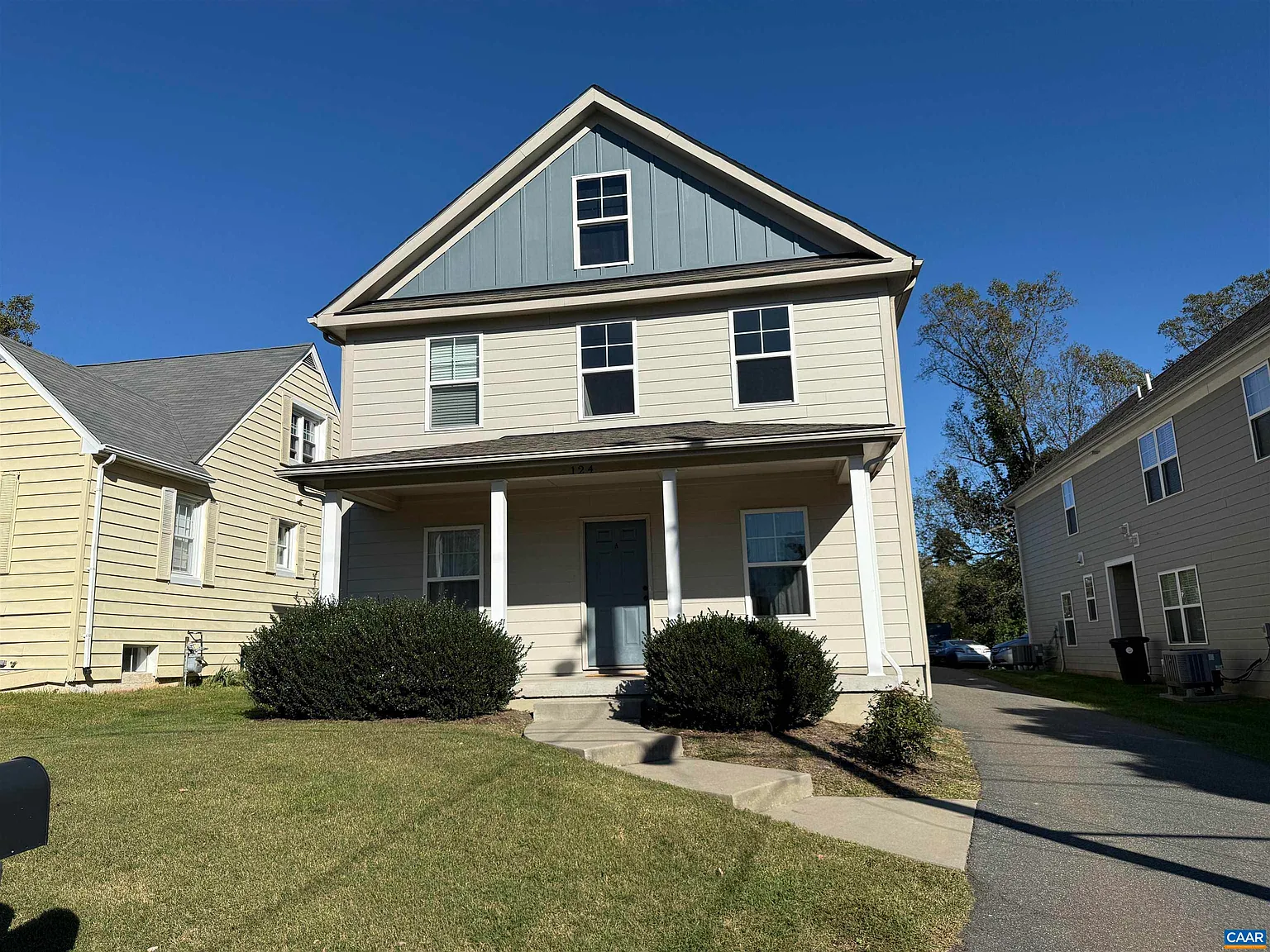 4 bed, 2.0 bath, 1600 sqft, $3,075 — Photo 1