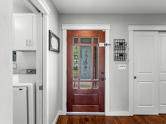 4th image of 207 Island Ln