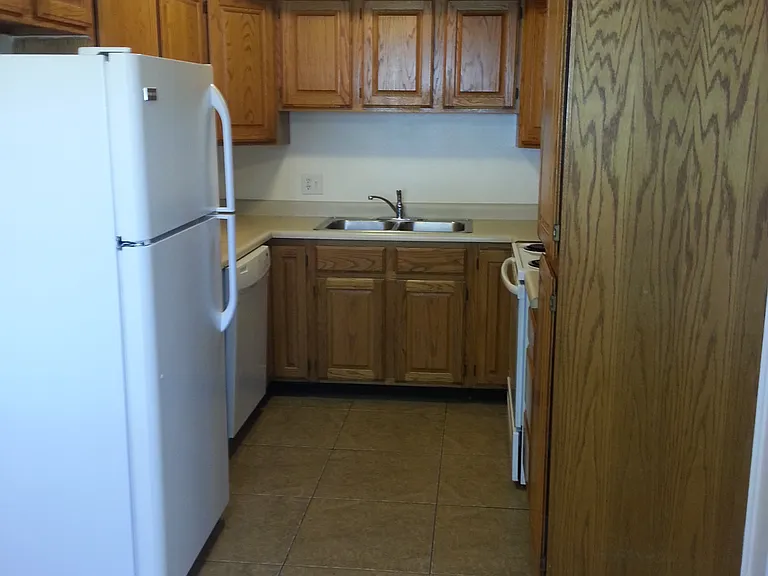 478 W Pacific Dr #4 — Photo 3