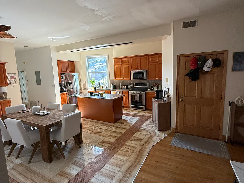 549 W Belmont Ave #2