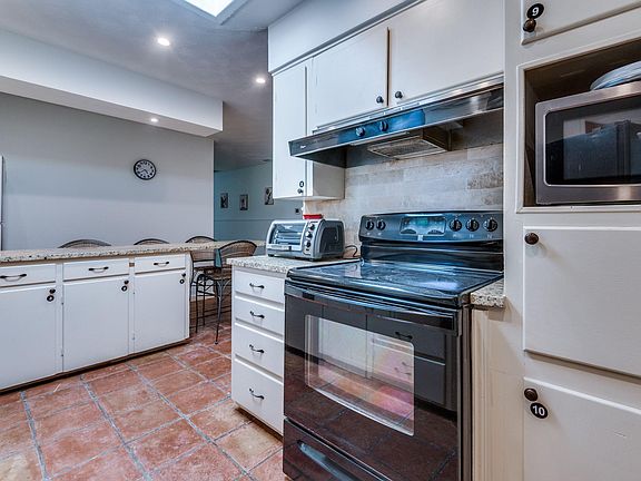 Labeled kitchen cabinets for easy, harmonious living