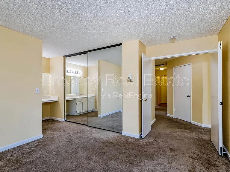 3724 Gladstone Dr — Photo 10