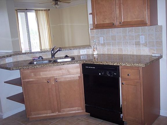 3rd image of 225 Murcia Dr APT 304