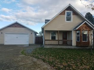 1035 Rainwood Ln, Grants Pass, OR 97527
