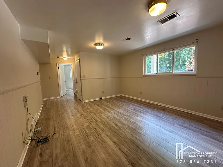 1323 Hilton Dr — Photo 16